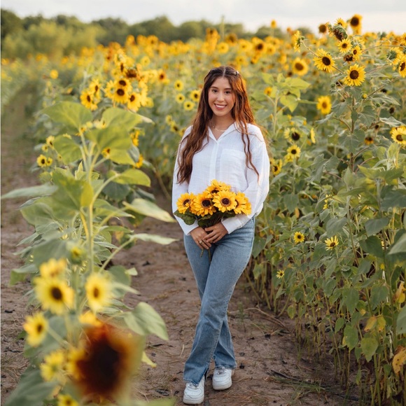 Meet your Posher, Jeanette - Picture 2 of 3
